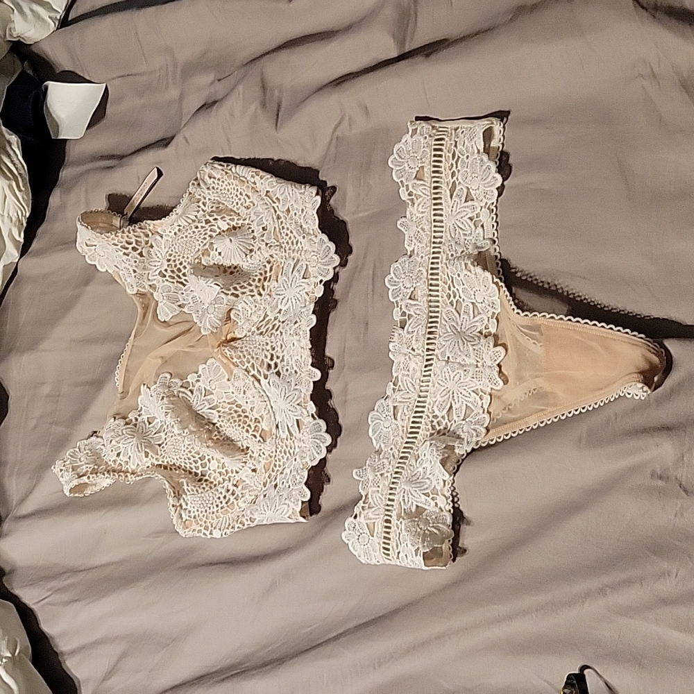NWT Victoria's Secret bra and panty set